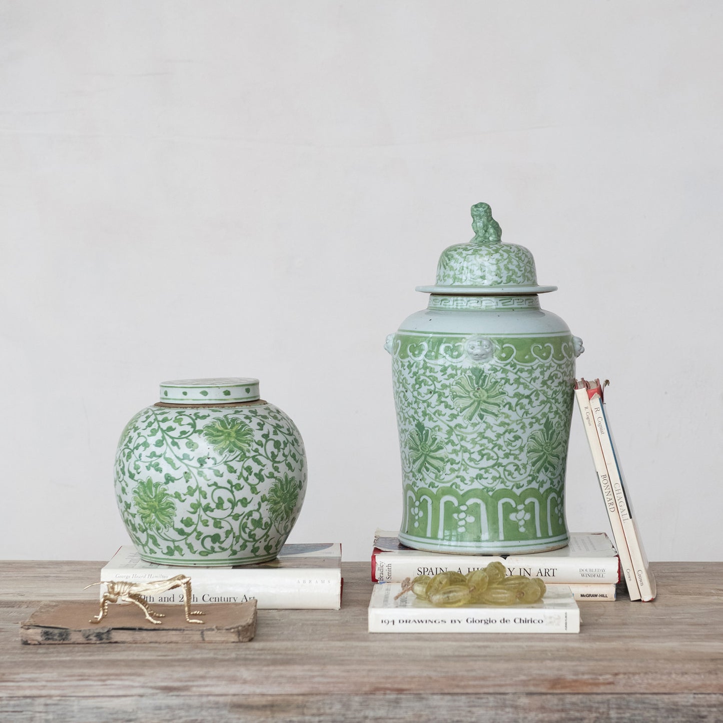Decorative Hand-Painted Stoneware Ginger Jar w/ Floral Pattern & Foo Dog(Green & White)