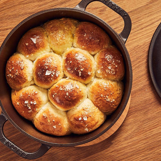 Smithey Cast Iron Dutch Oven 5.5qt.