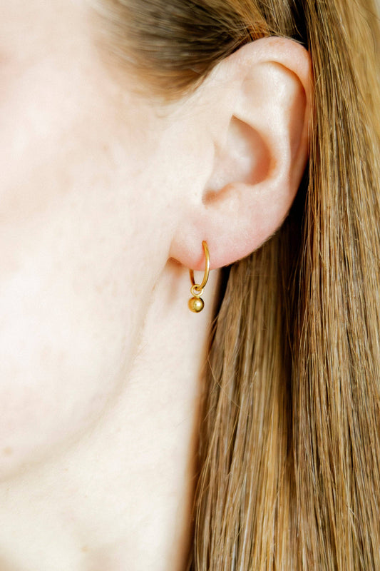 LINNY CO - Huggie Charm Earrings - Nola 10mm