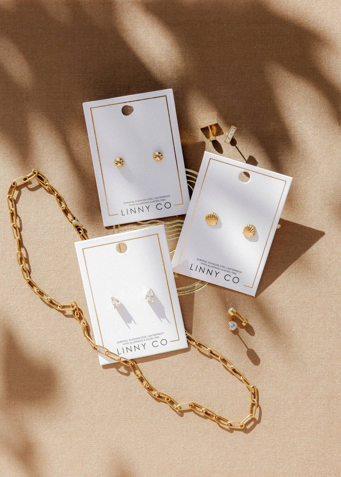 LINNY CO - Screwback Stud Earrings - Marina