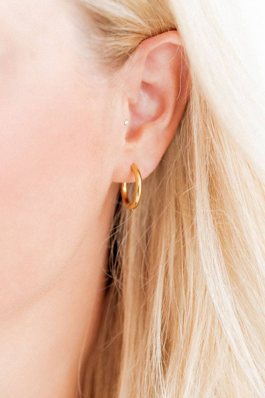 LINNY CO - Huggie Earrings - Scarlett Hoop Gold 14mm