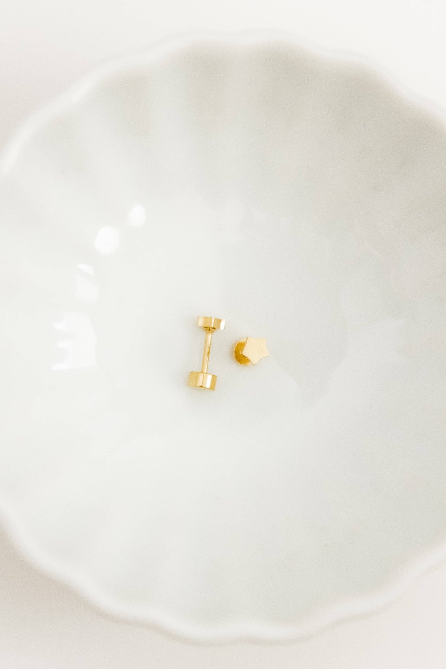 LINNY CO - Screwback Stud Earrings - Stella Star