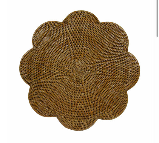 Caspari Rattan Scalloped Round Placemat