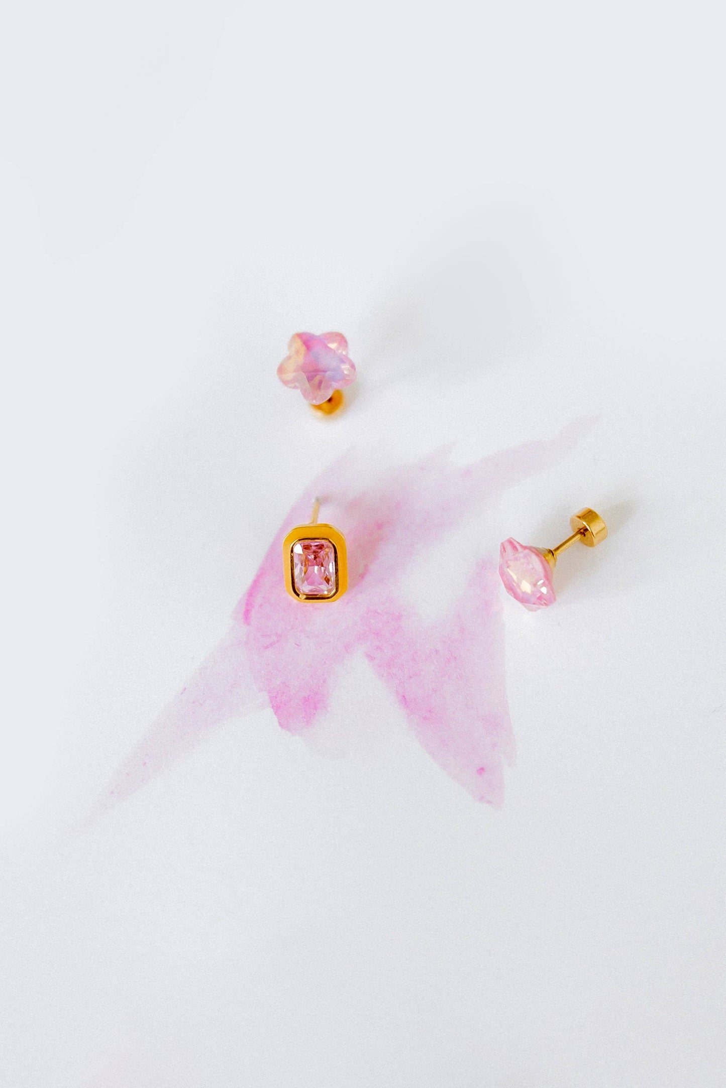 LINNY CO - Screwback Stud Earrings - Whitney Orange Sherbert