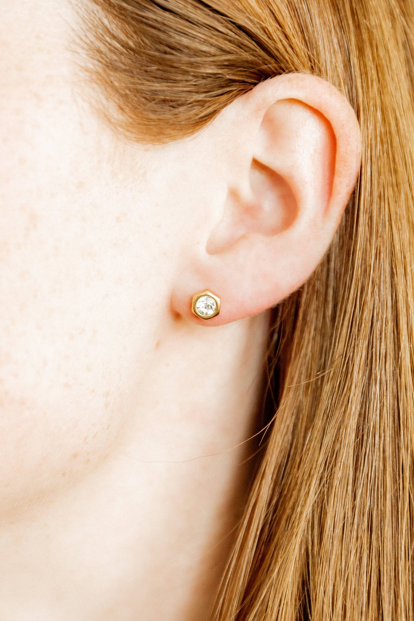 LINNY CO - Screwback Stud Earrings - Addison - Clear