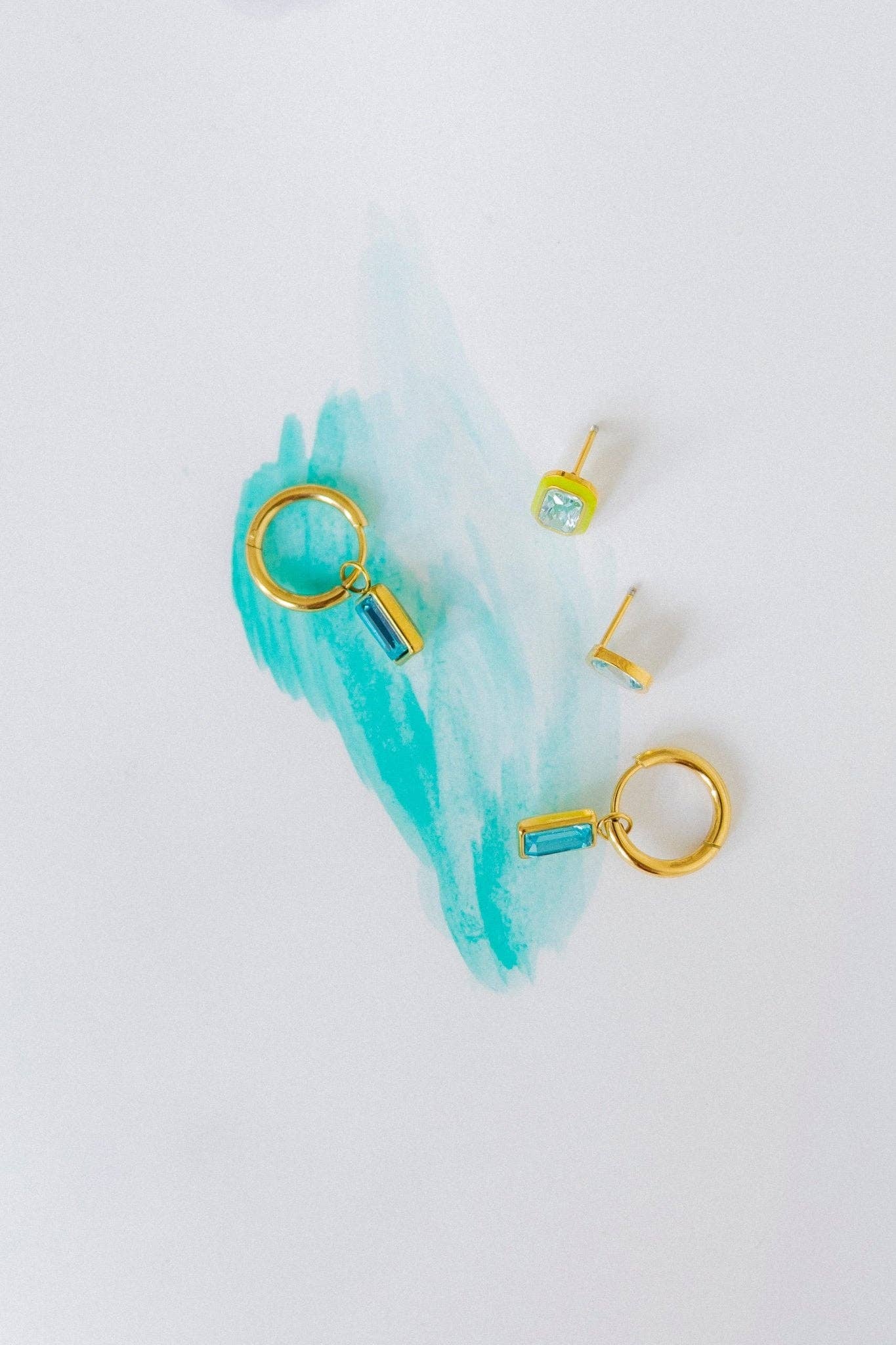 LINNY CO - Screwback Stud Earrings - Whitney Lime Zest