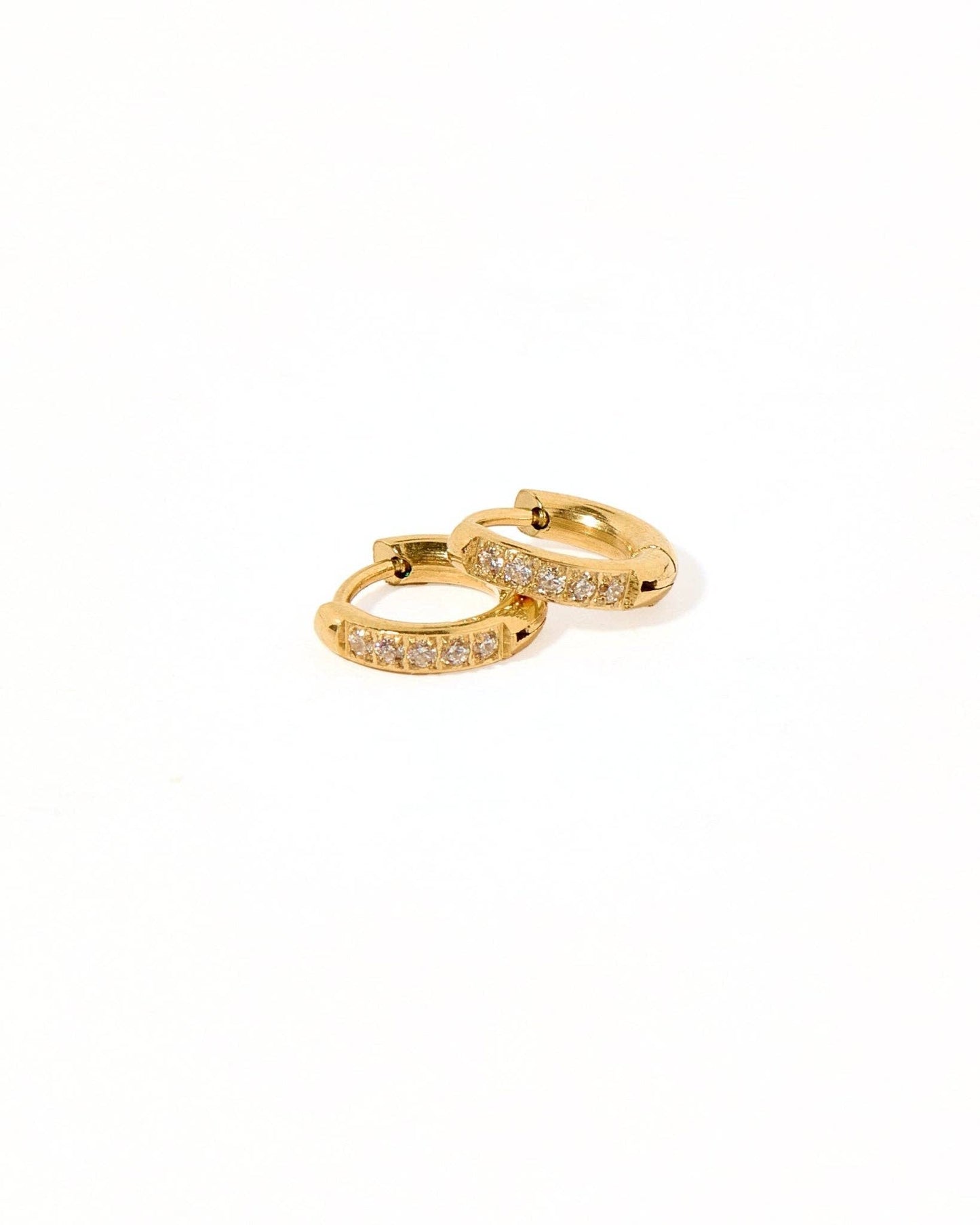 LINNY CO - Huggie Earrings - Scarlett Hoop Gold 8mm CZ