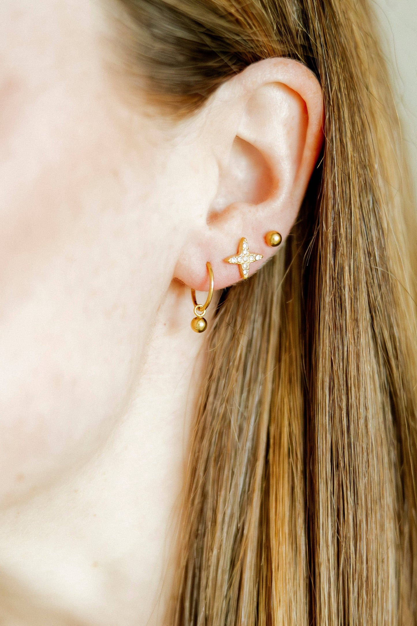 LINNY CO - Huggie Charm Earrings - Nola 10mm