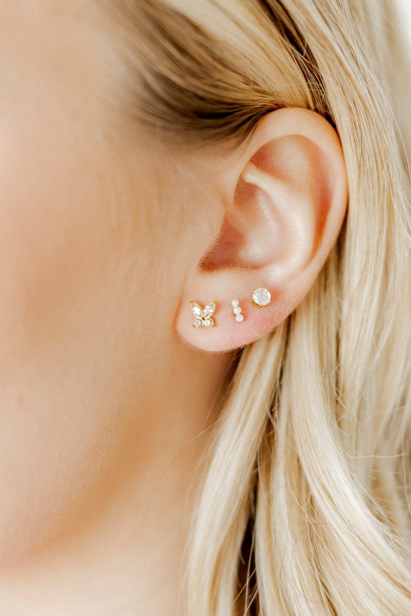LINNY CO - Screwback Stud Earrings - Janie Pearl
