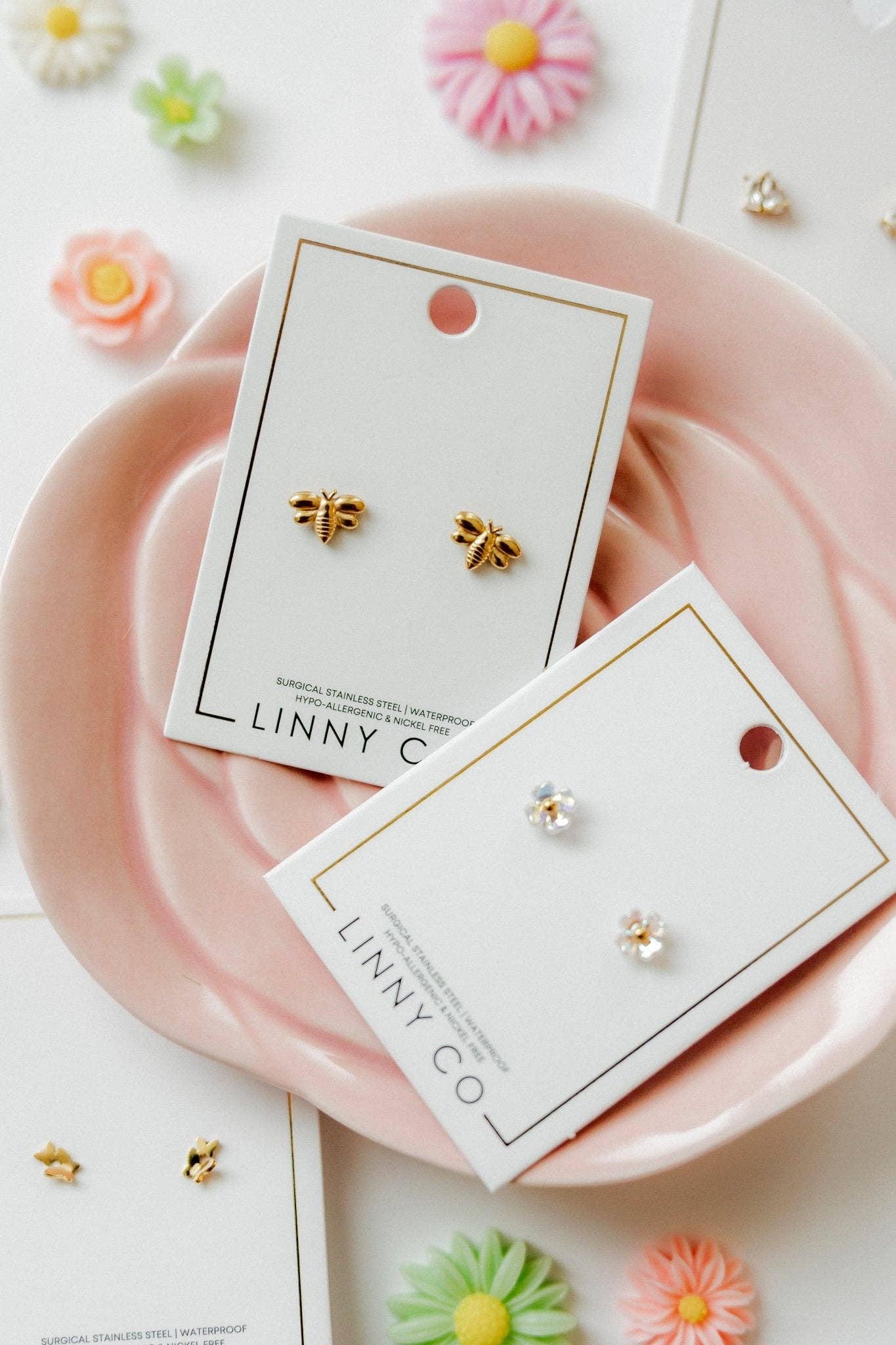 LINNY CO - Screwback Stud Earrings - Bumble Bee