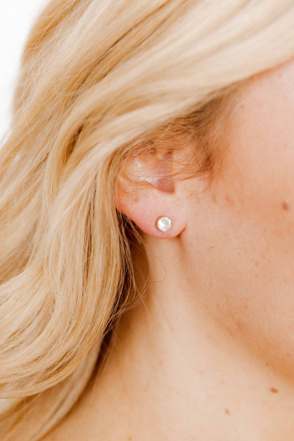 LINNY CO - Screwback Stud Earrings - Juliet Clear 5mm