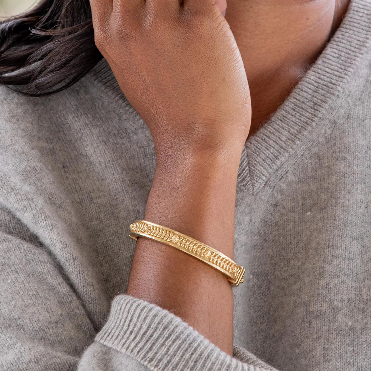 Berry Vine Hinged Bangle Gold (S/M)