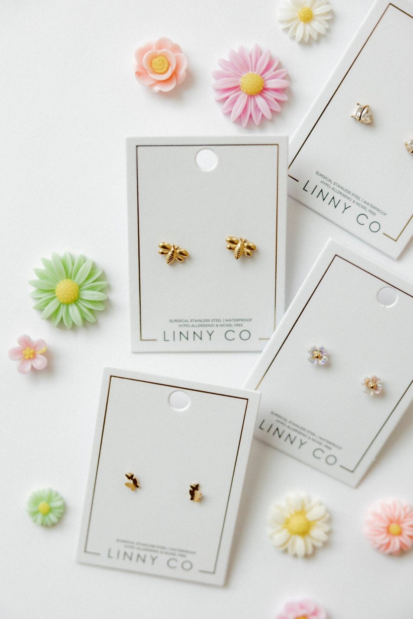 LINNY CO - Screwback Stud Earrings - Bumble Bee
