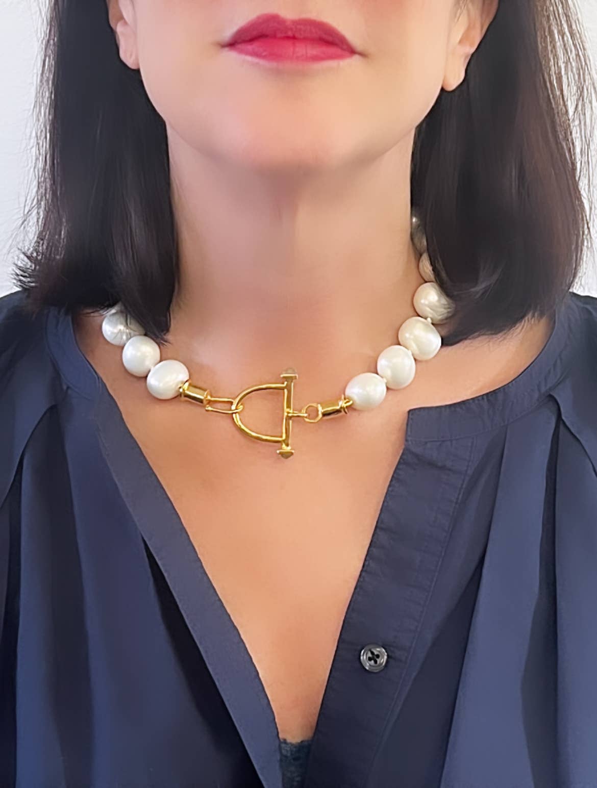 Equestrian Pebble Pearls Necklace