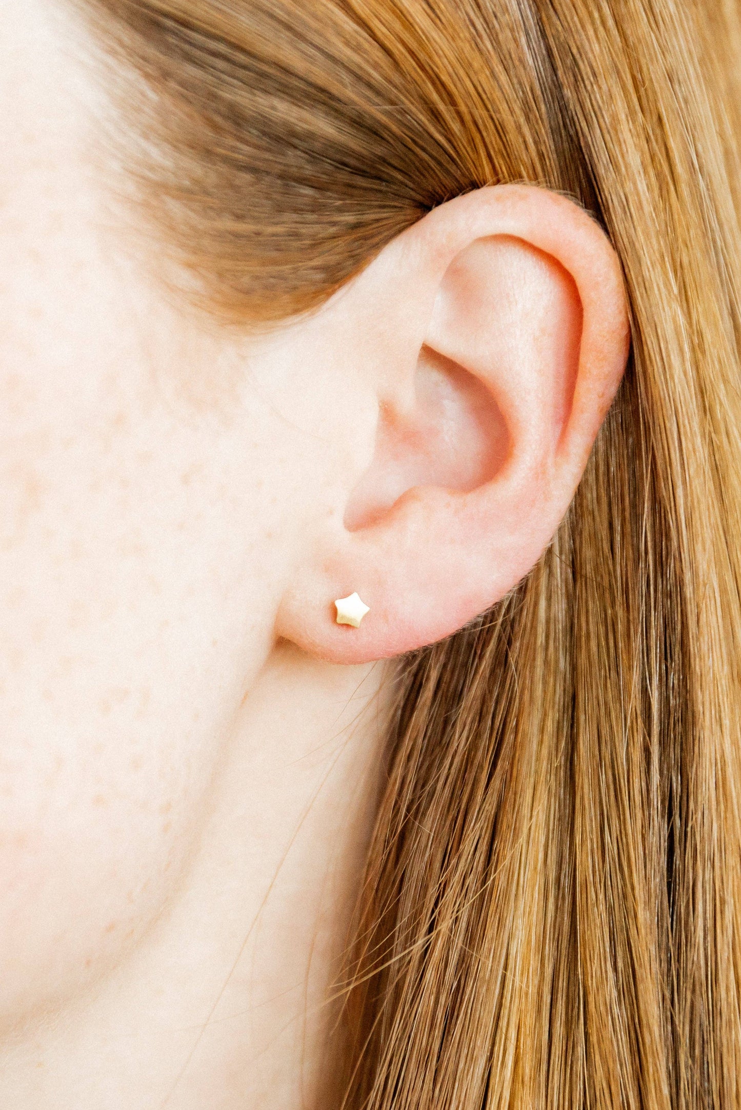 LINNY CO - Screwback Stud Earrings - Stella Star
