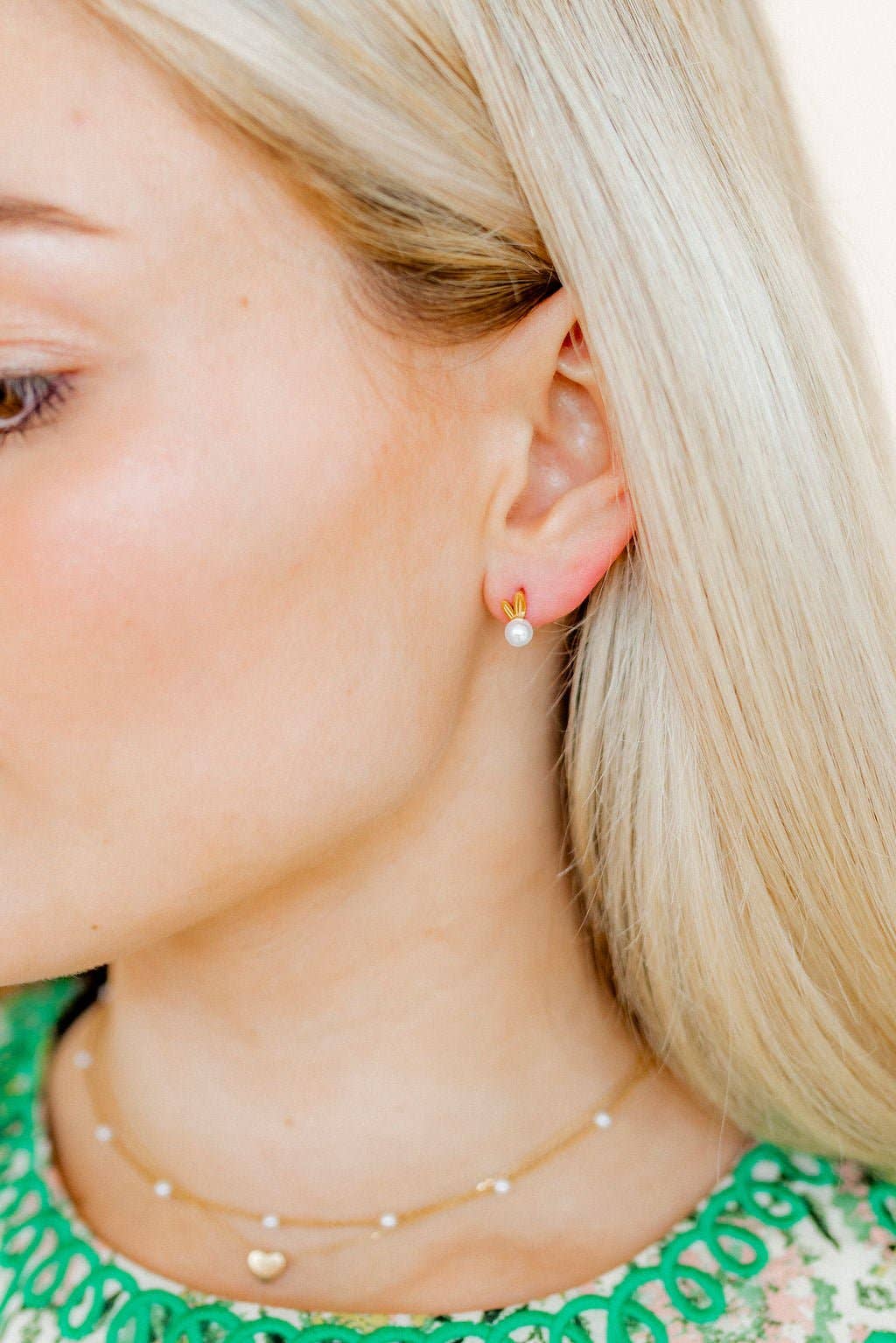 LINNY CO - Screwback Stud Earrings - Heidi Pearl Bunny