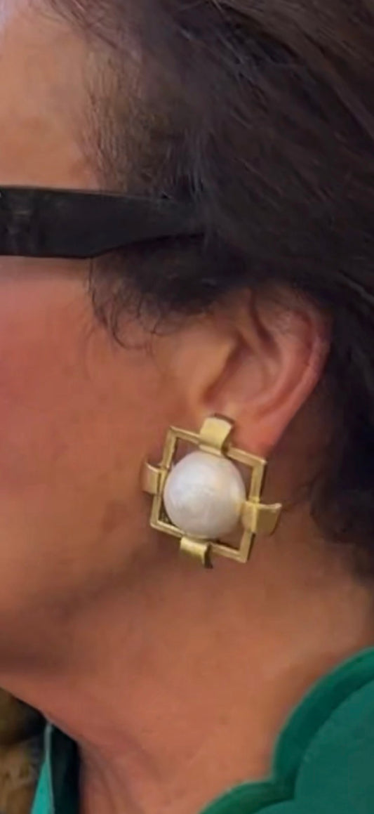 Cotton ball Pearl with Square Gold Frame Earrings (Clip on)