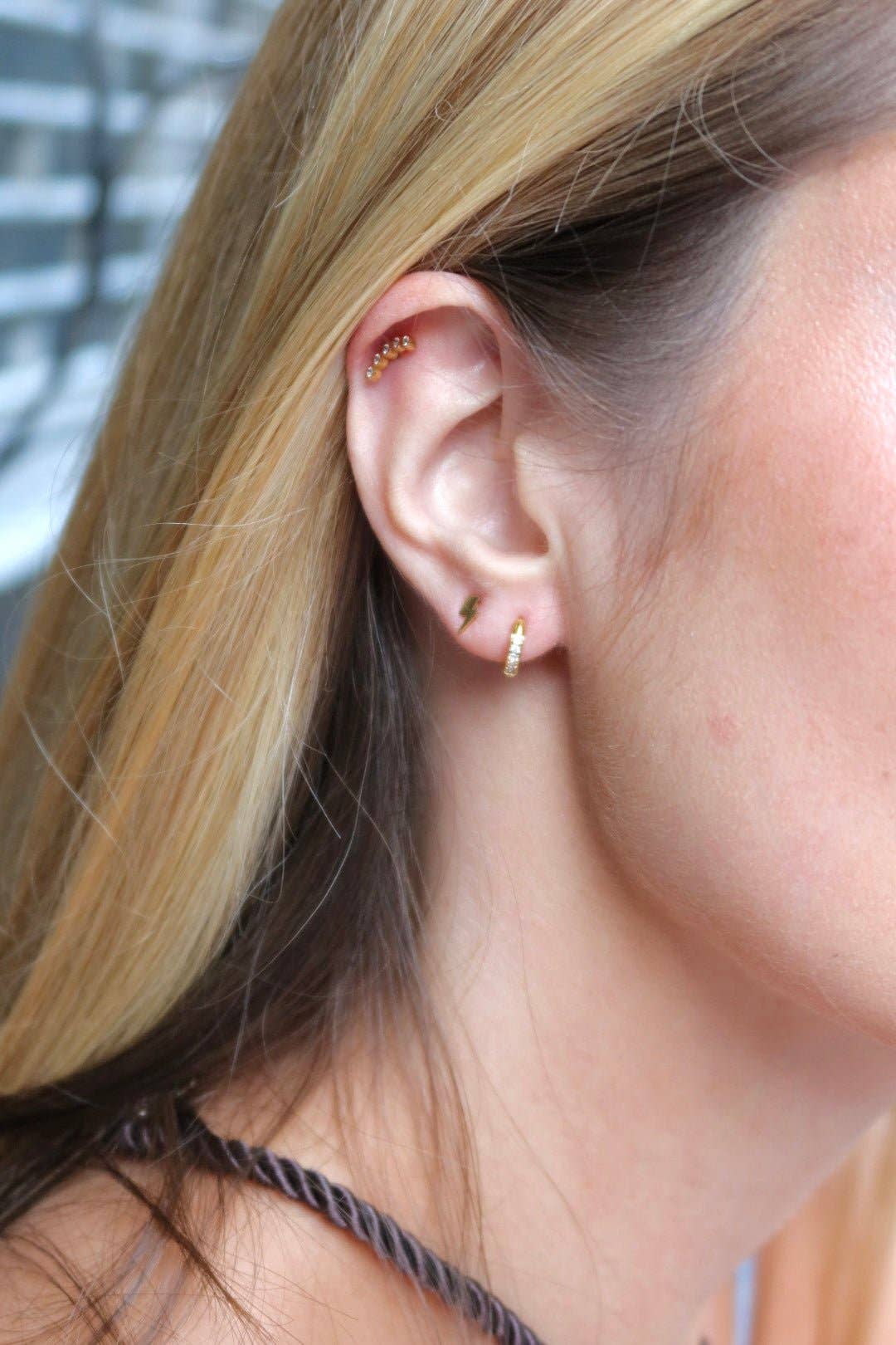LINNY CO - Huggie Earrings - Scarlett Hoop Gold 8mm CZ