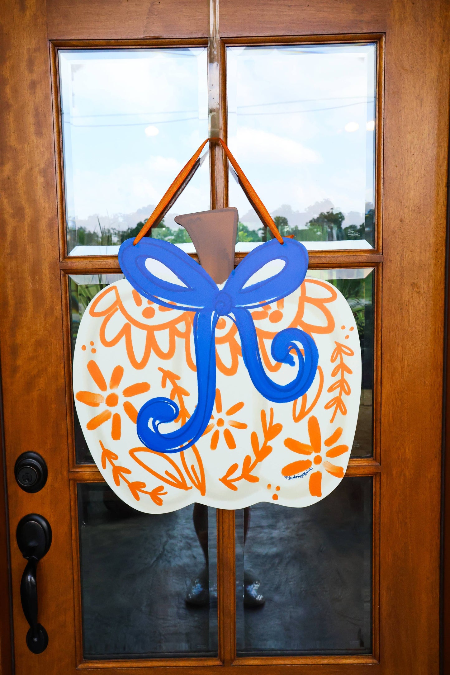 White Chinoiserie Pumpkin with Bow Doorhanger
