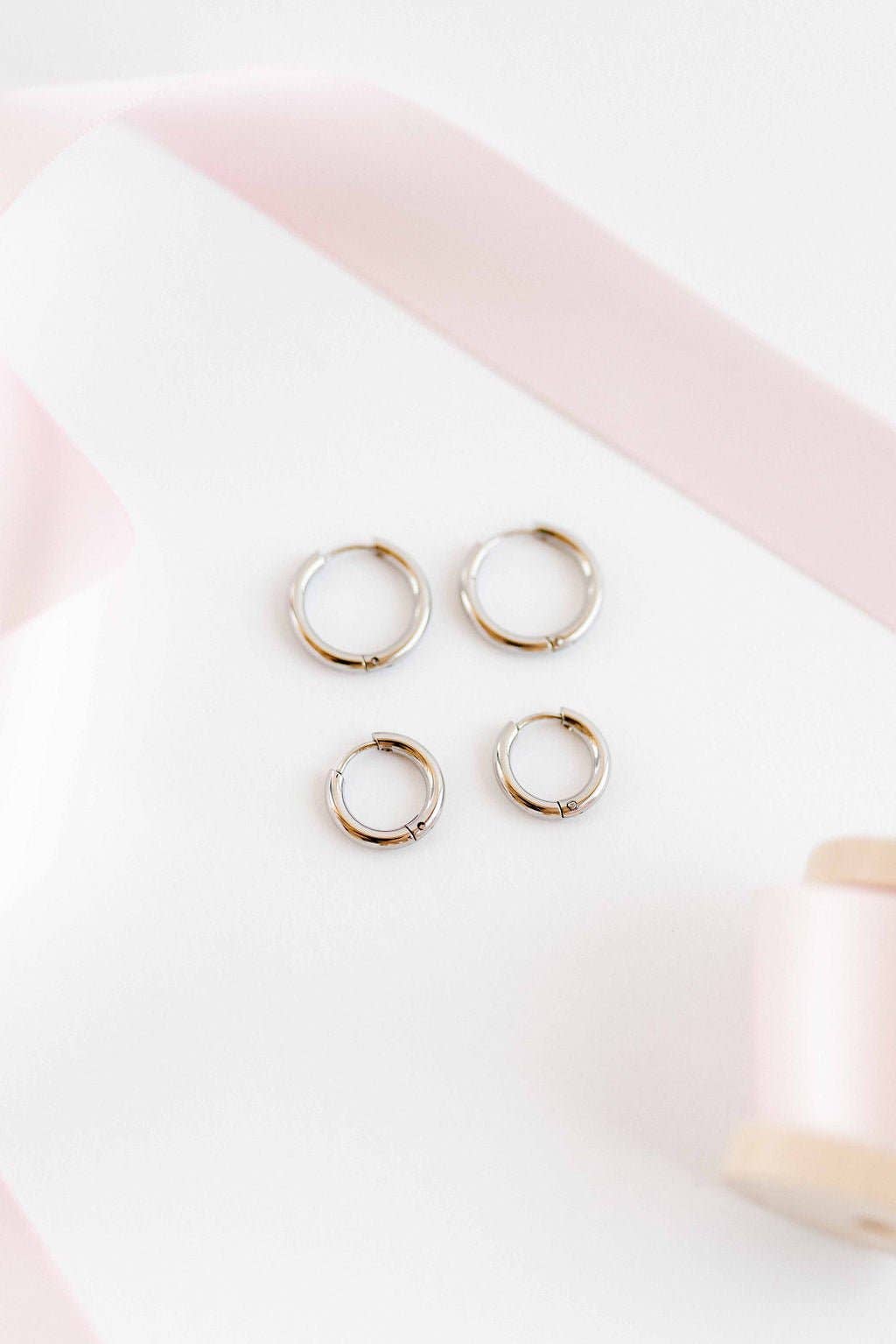 LINNY CO - Huggie Earrings - Scarlett Hoop Silver 10mm