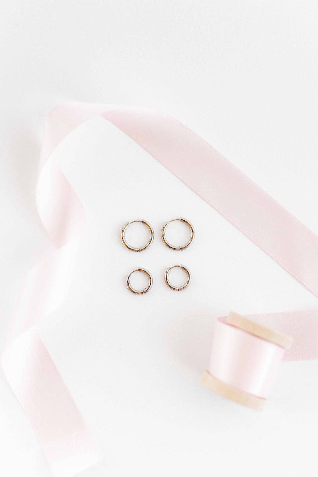LINNY CO - Huggie Earrings - Scarlett Hoop Silver 14mm