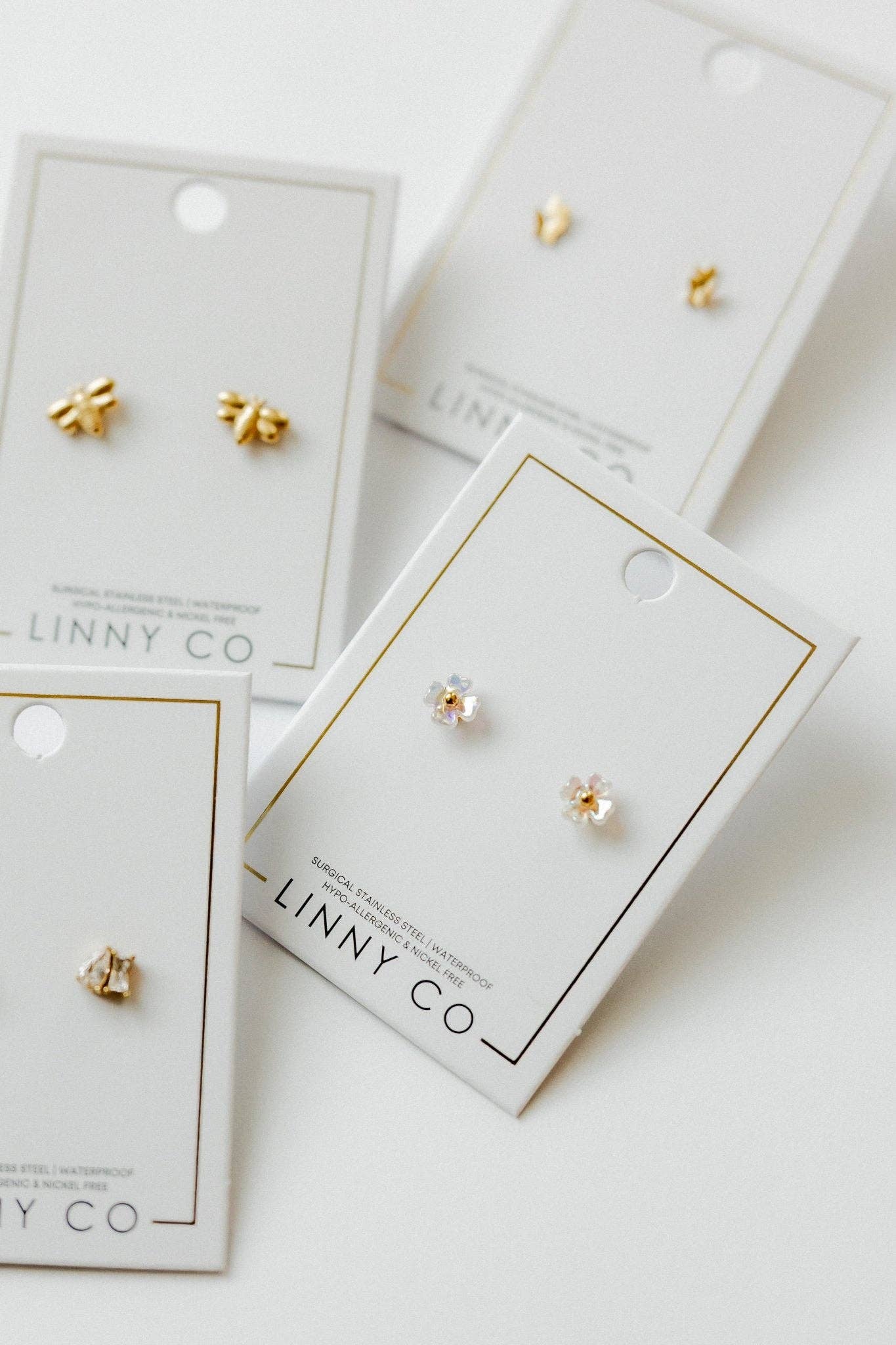 LINNY CO - Screwback Stud Earrings - Sloane