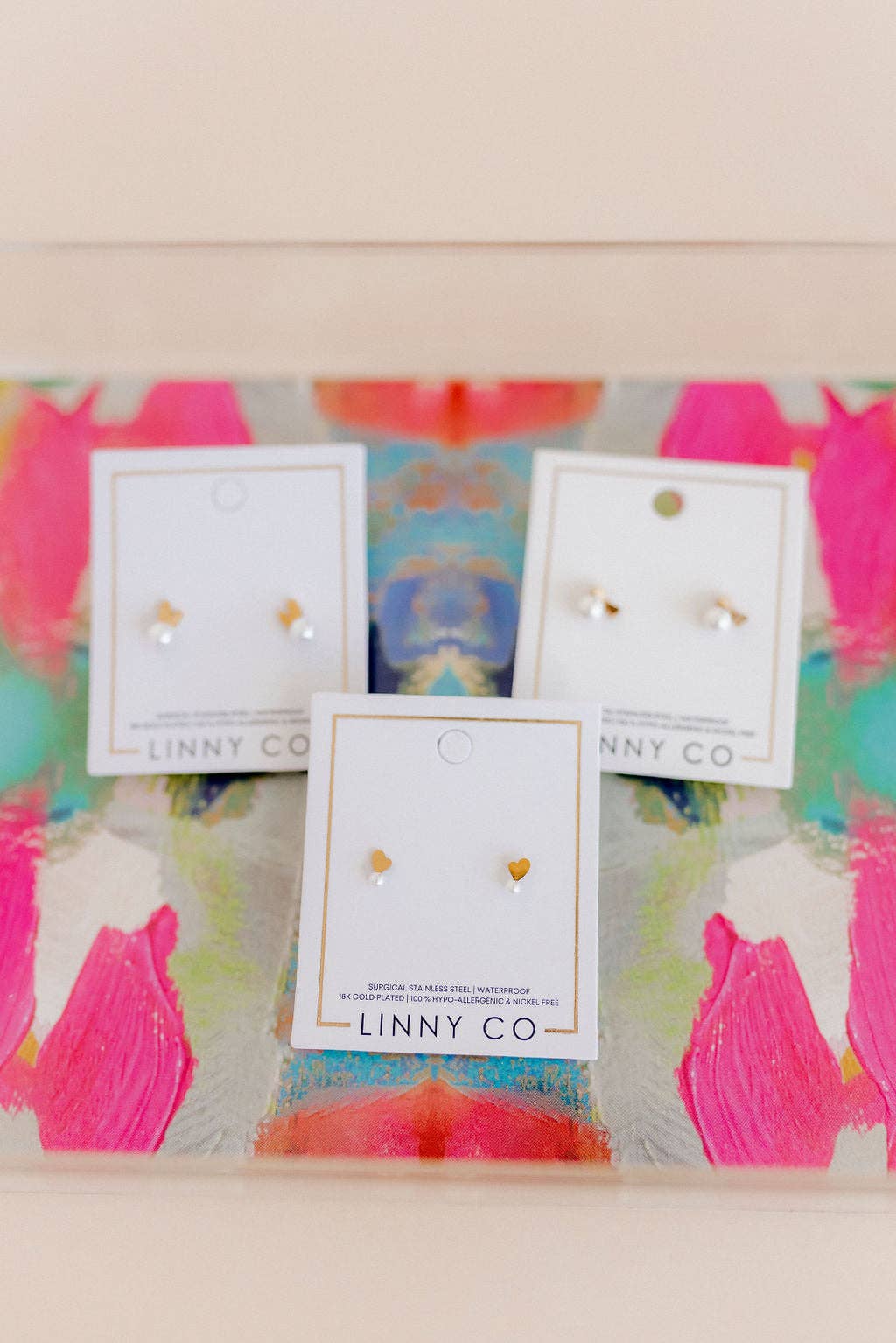 LINNY CO - Screwback Stud Earrings - Heidi Pearl Bow