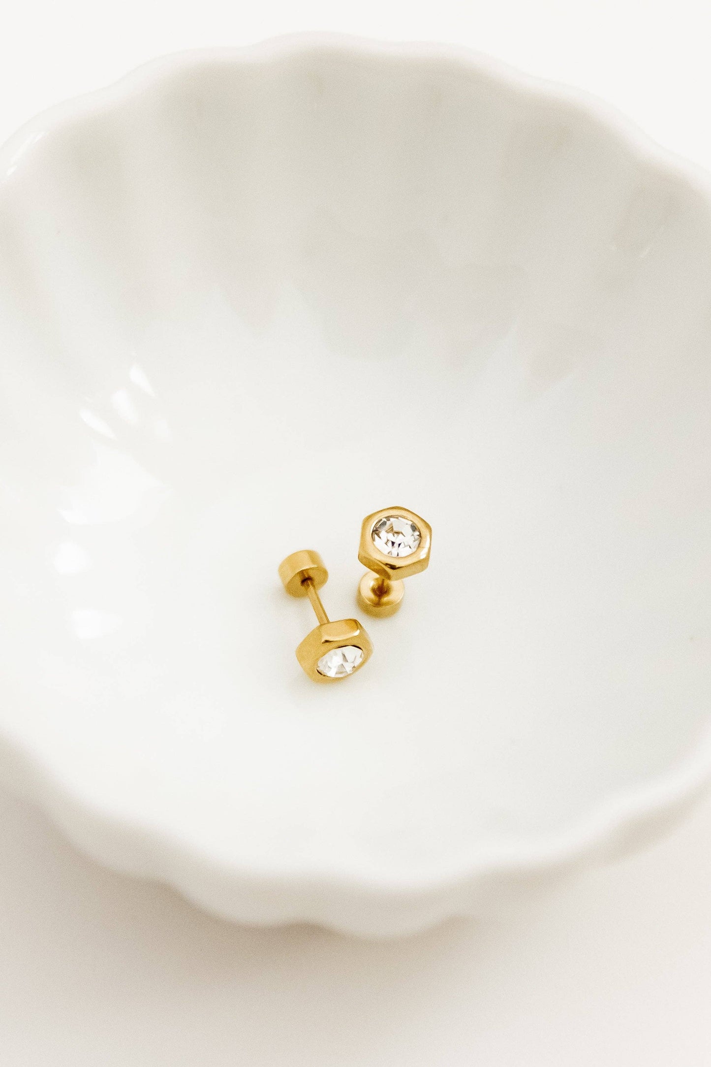 LINNY CO - Screwback Stud Earrings - Addison - Clear
