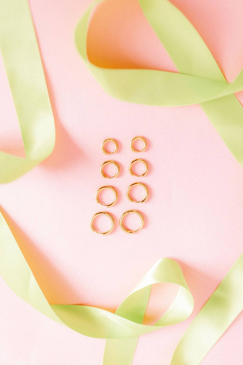 LINNY CO - Huggie Earrings - Scarlett Hoop Gold 14mm