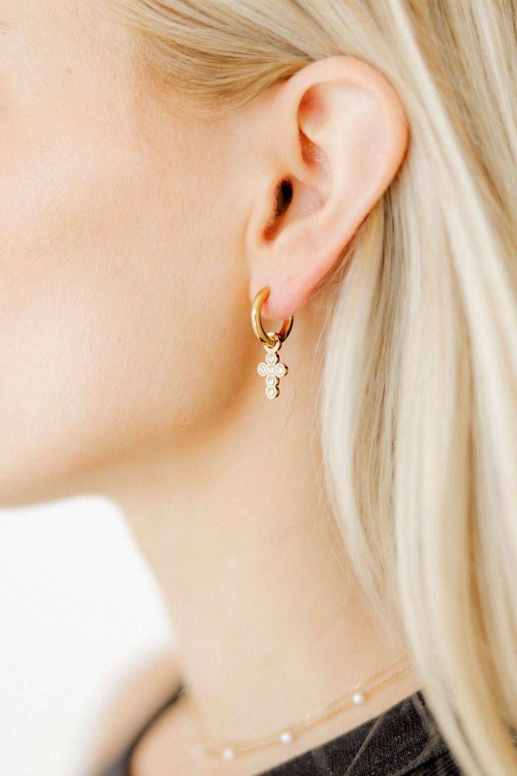 LINNY CO - Huggie Charm Earrings - Esther Cross Clear