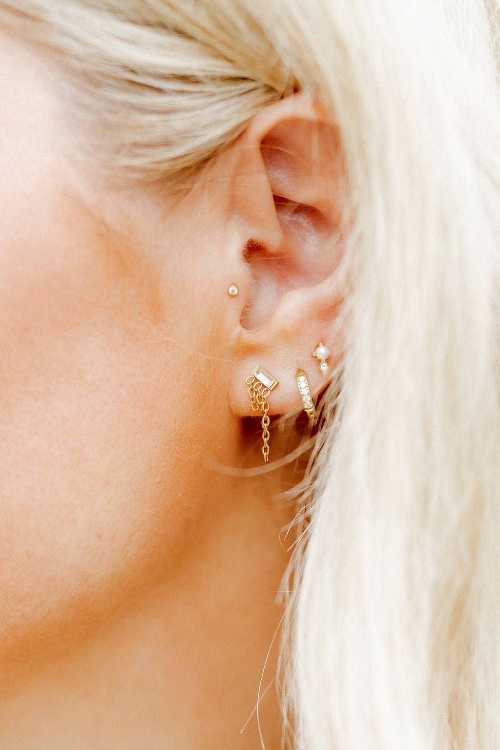 LINNY CO - Huggie Earrings - Scarlett Hoop Gold 8mm CZ