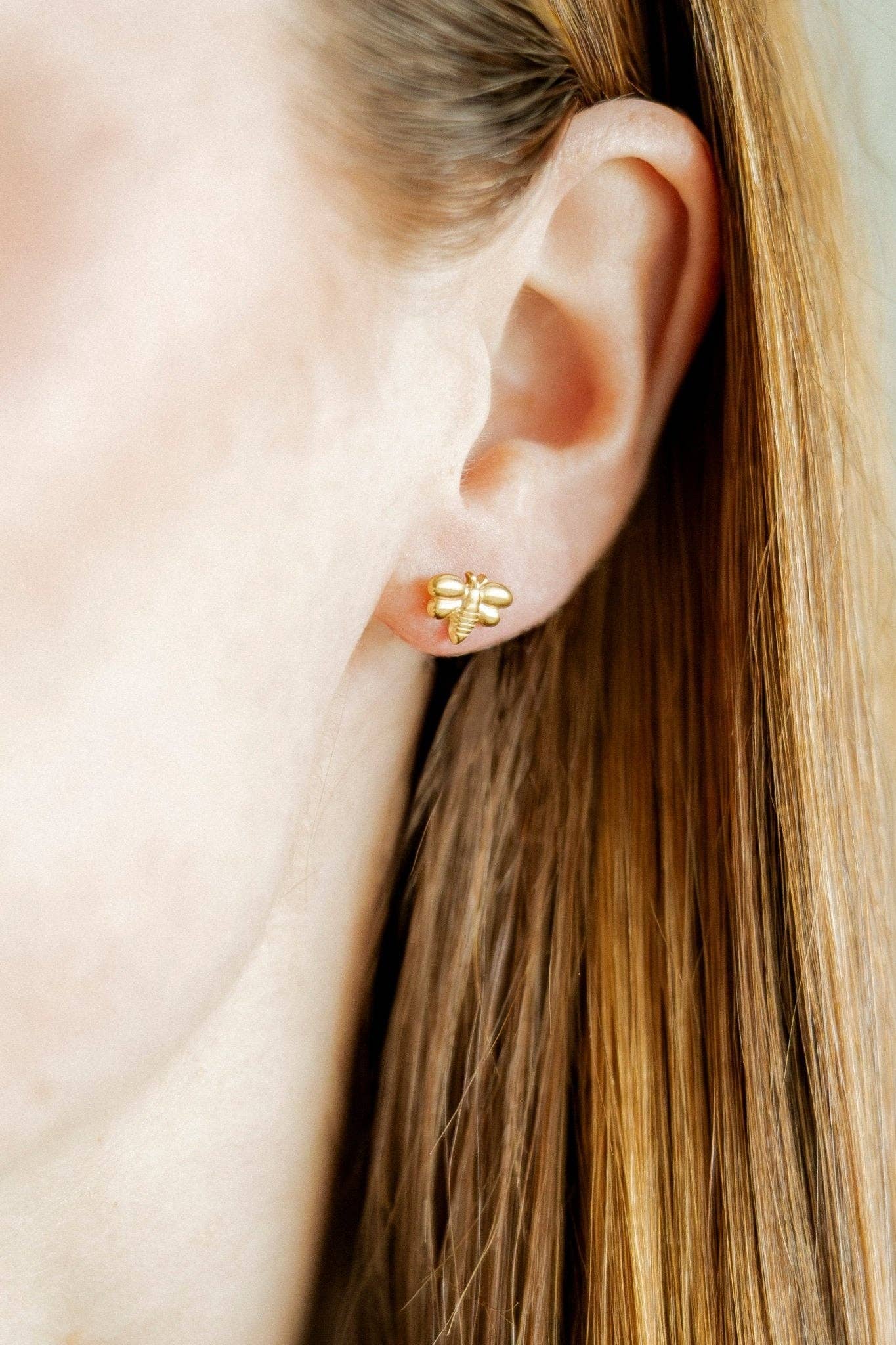 LINNY CO - Screwback Stud Earrings - Bumble Bee