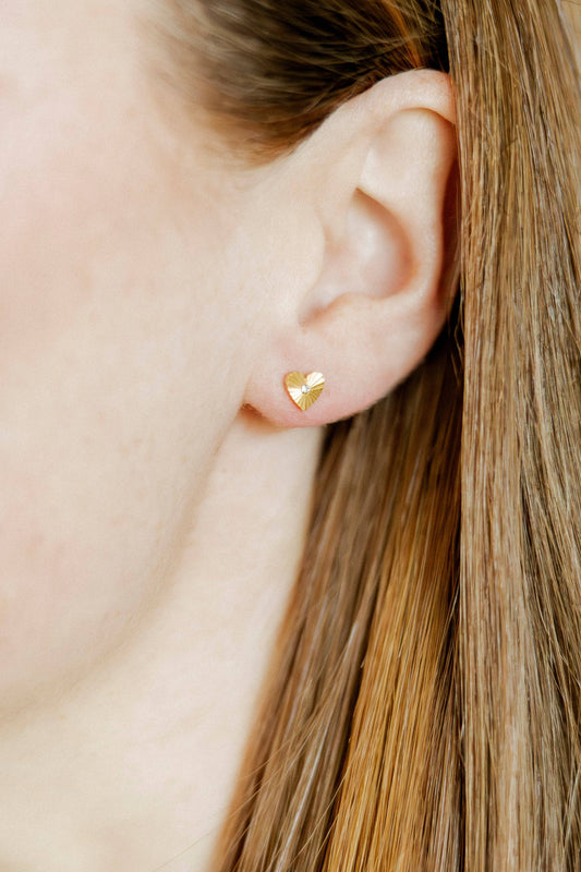 LINNY CO - Screwback Stud Earrings - Andrea Heart