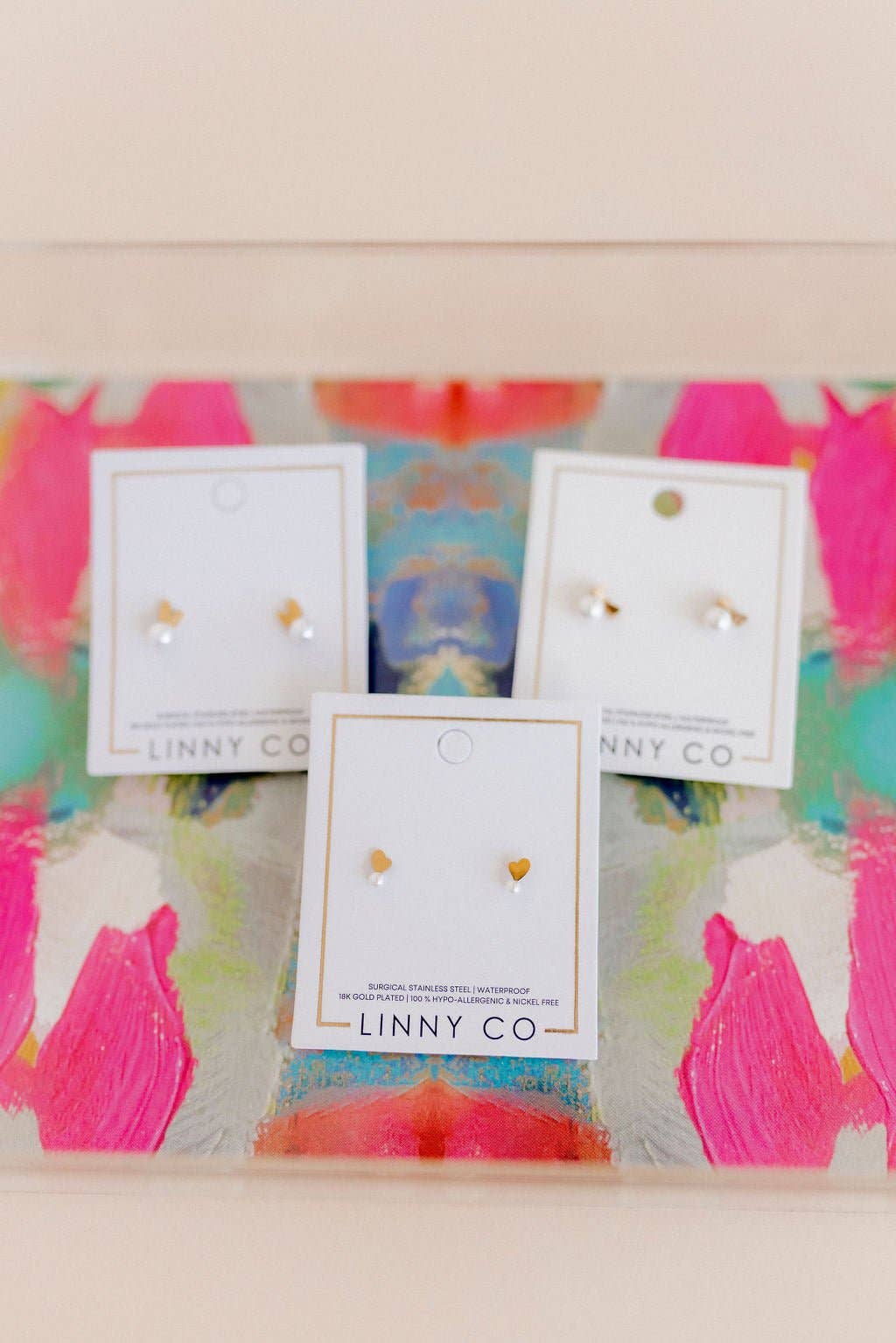 LINNY CO - Screwback Stud Earrings - Heidi Pearl Bunny