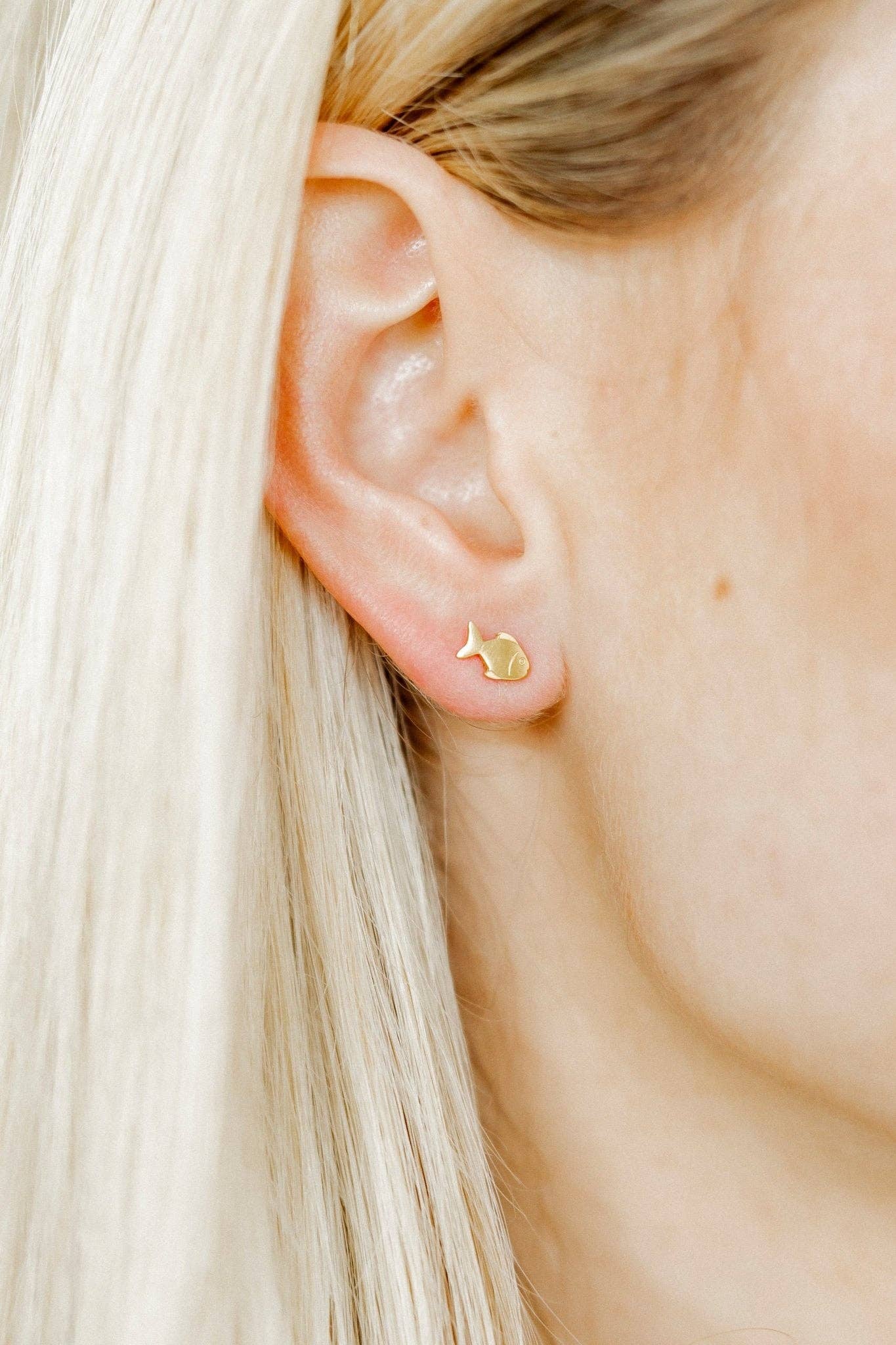 LINNY CO - Screwback Stud Earrings - Fish