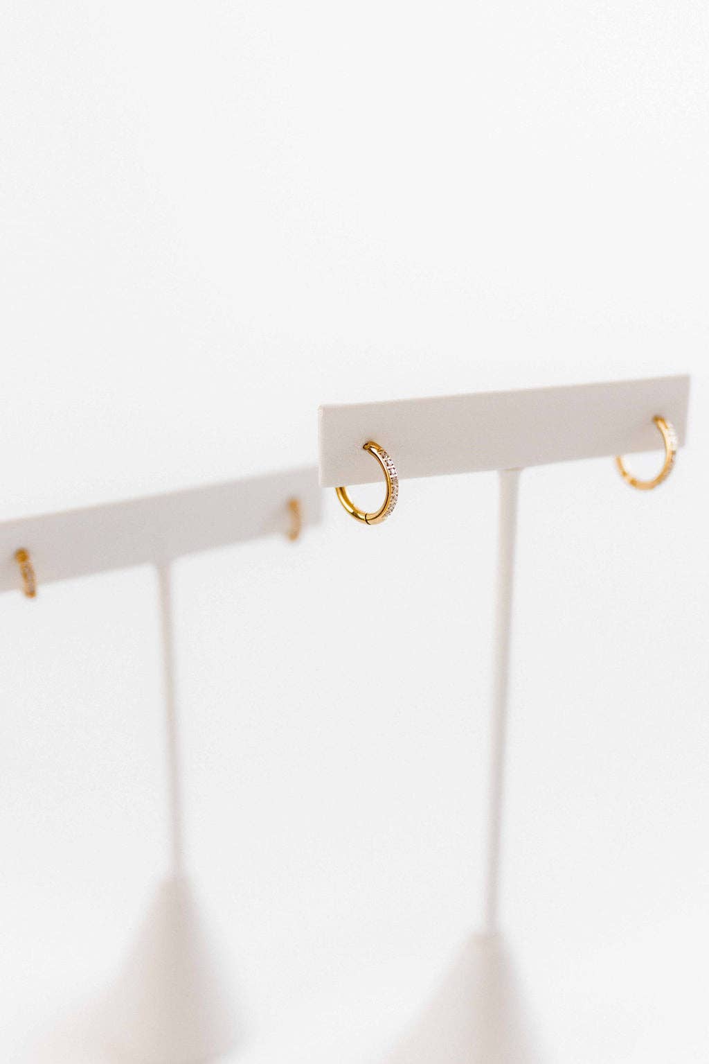 LINNY CO - Huggie Earrings - Scarlett Hoop Gold 12mm CZ