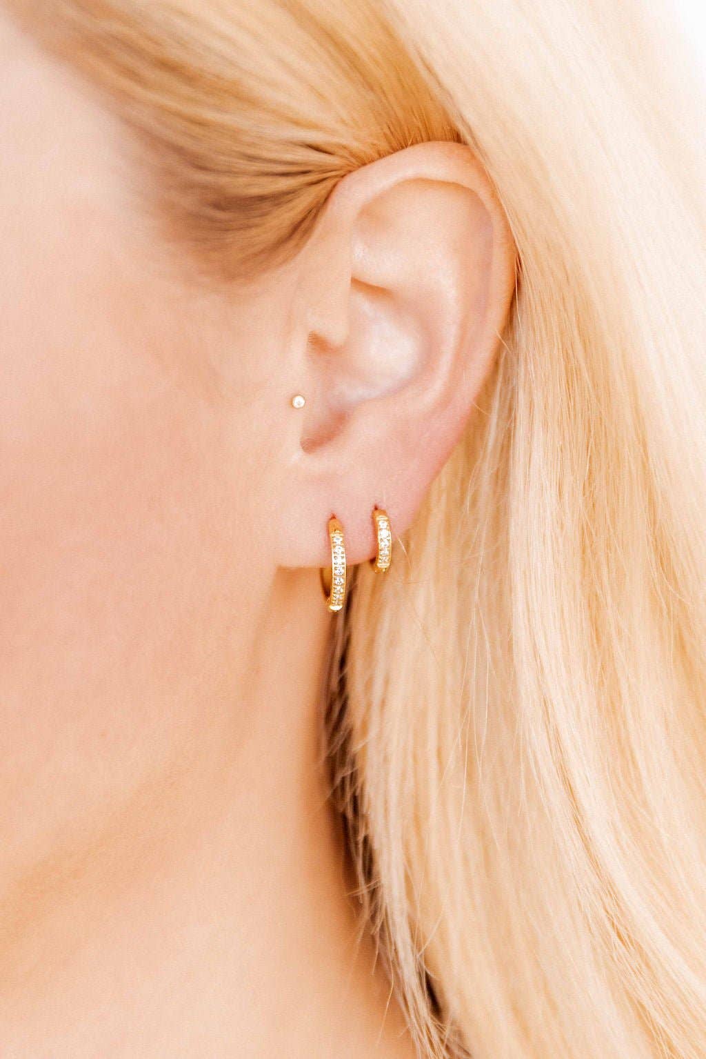 LINNY CO - Huggie Earrings - Scarlett Hoop Gold 12mm CZ