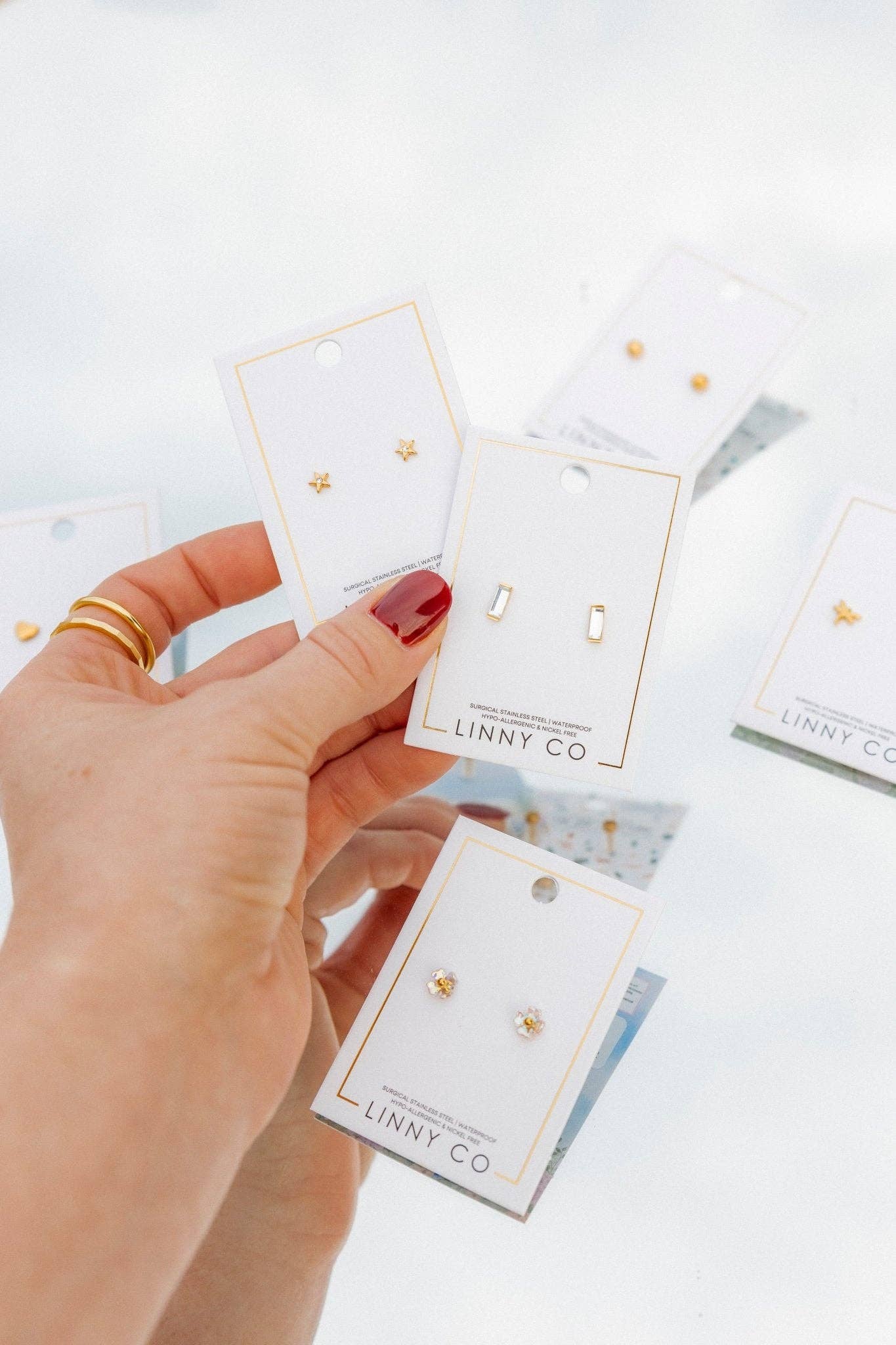 LINNY CO - Screwback Stud Earrings - Sloane