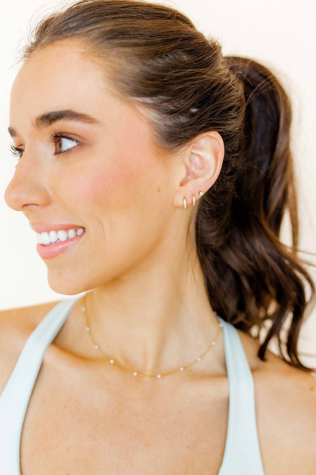 LINNY CO - Huggie Earrings - Scarlett Hoop Gold 8mm CZ
