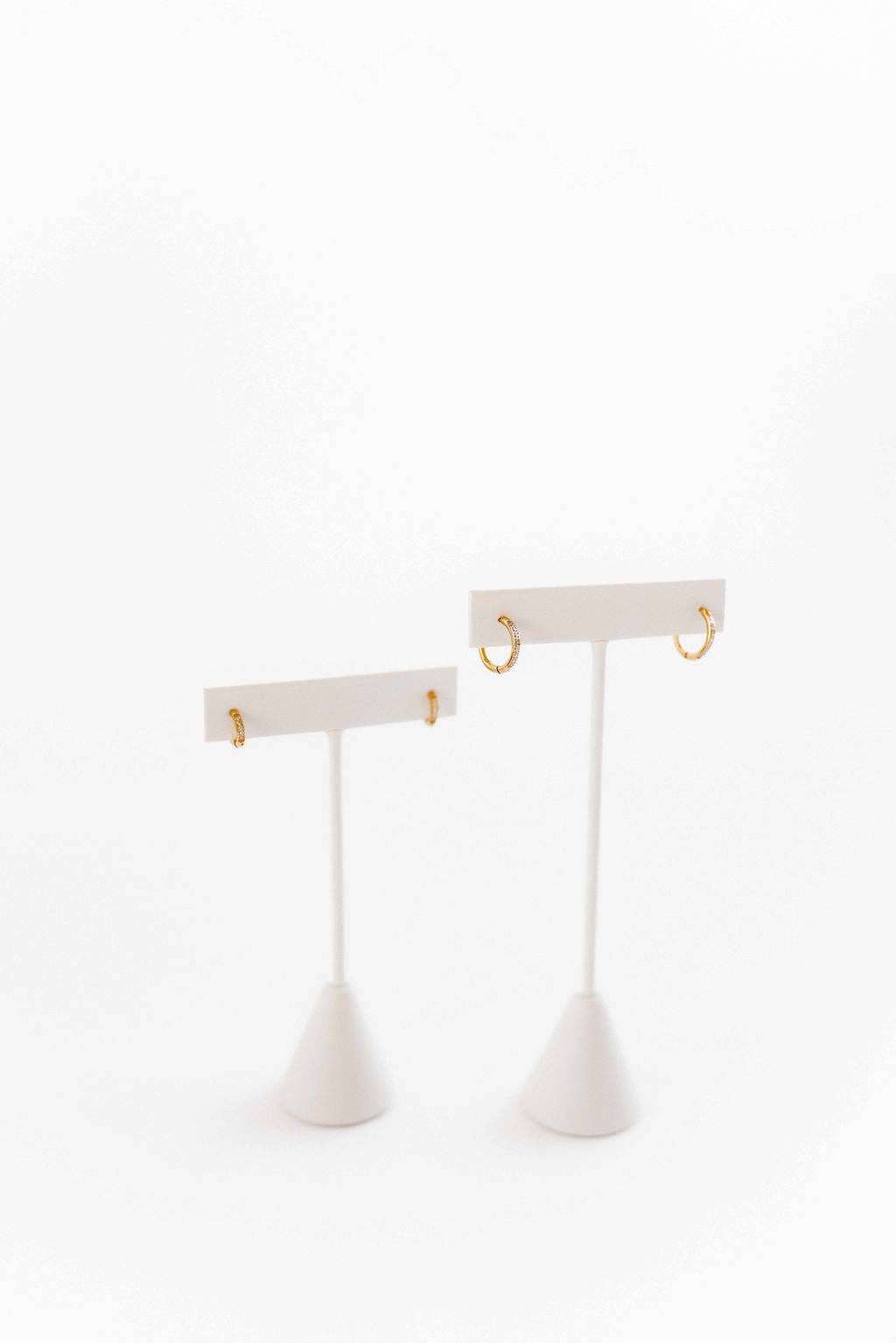 LINNY CO - Huggie Earrings - Scarlett Hoop Gold 8mm CZ